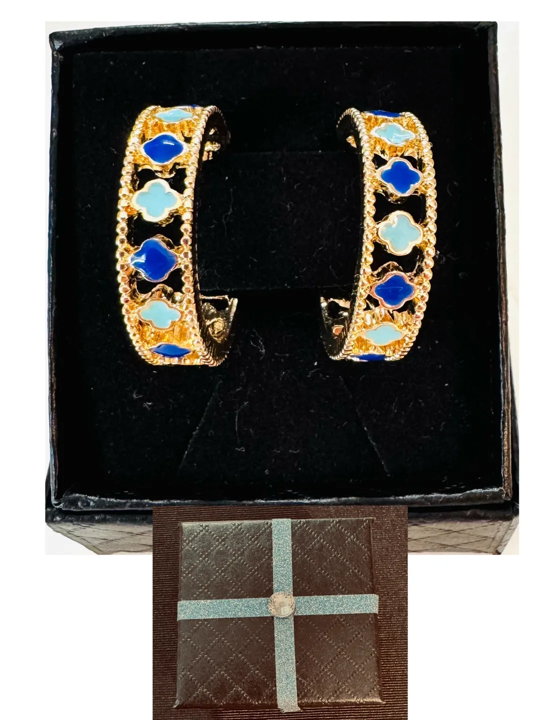 Gold 14k Plated mini Clover Hoop Earrings image indicator(2)