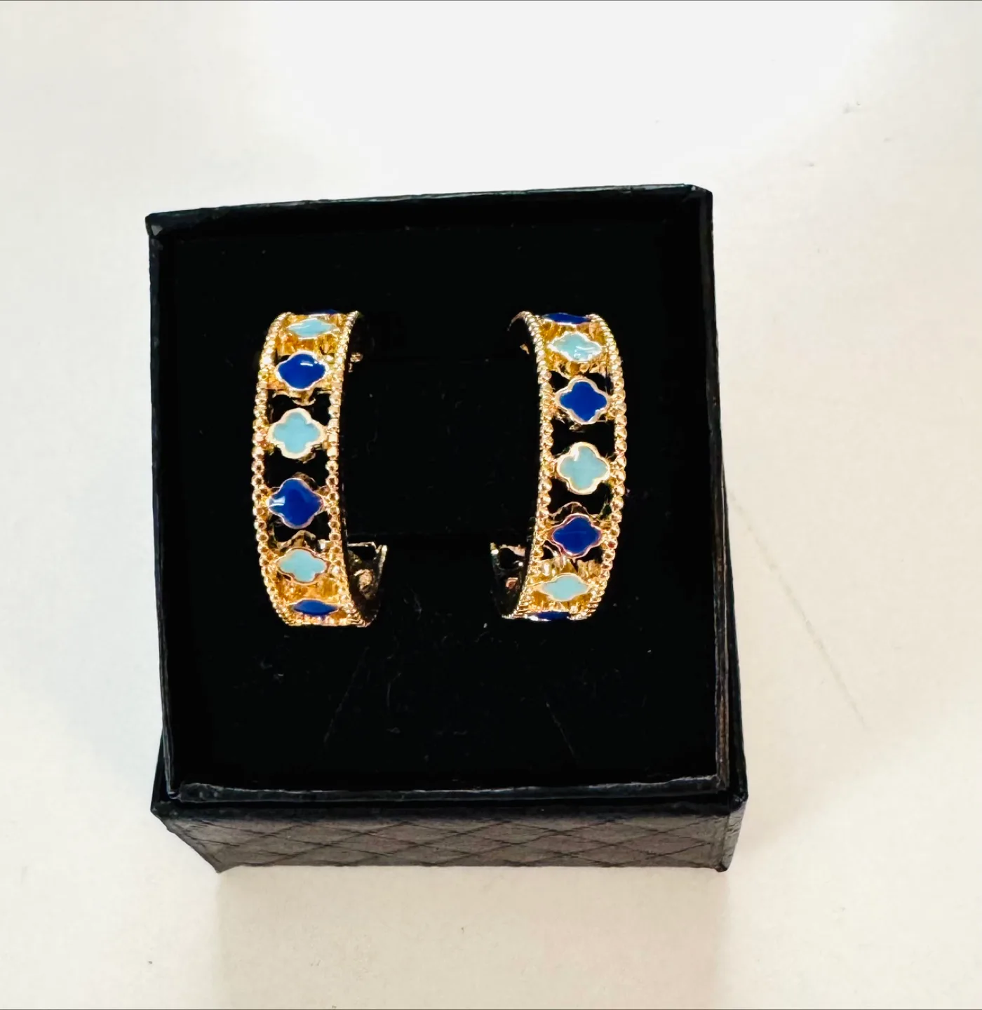 Gold 14k Plated mini Clover Hoop Earrings image indicator(4)