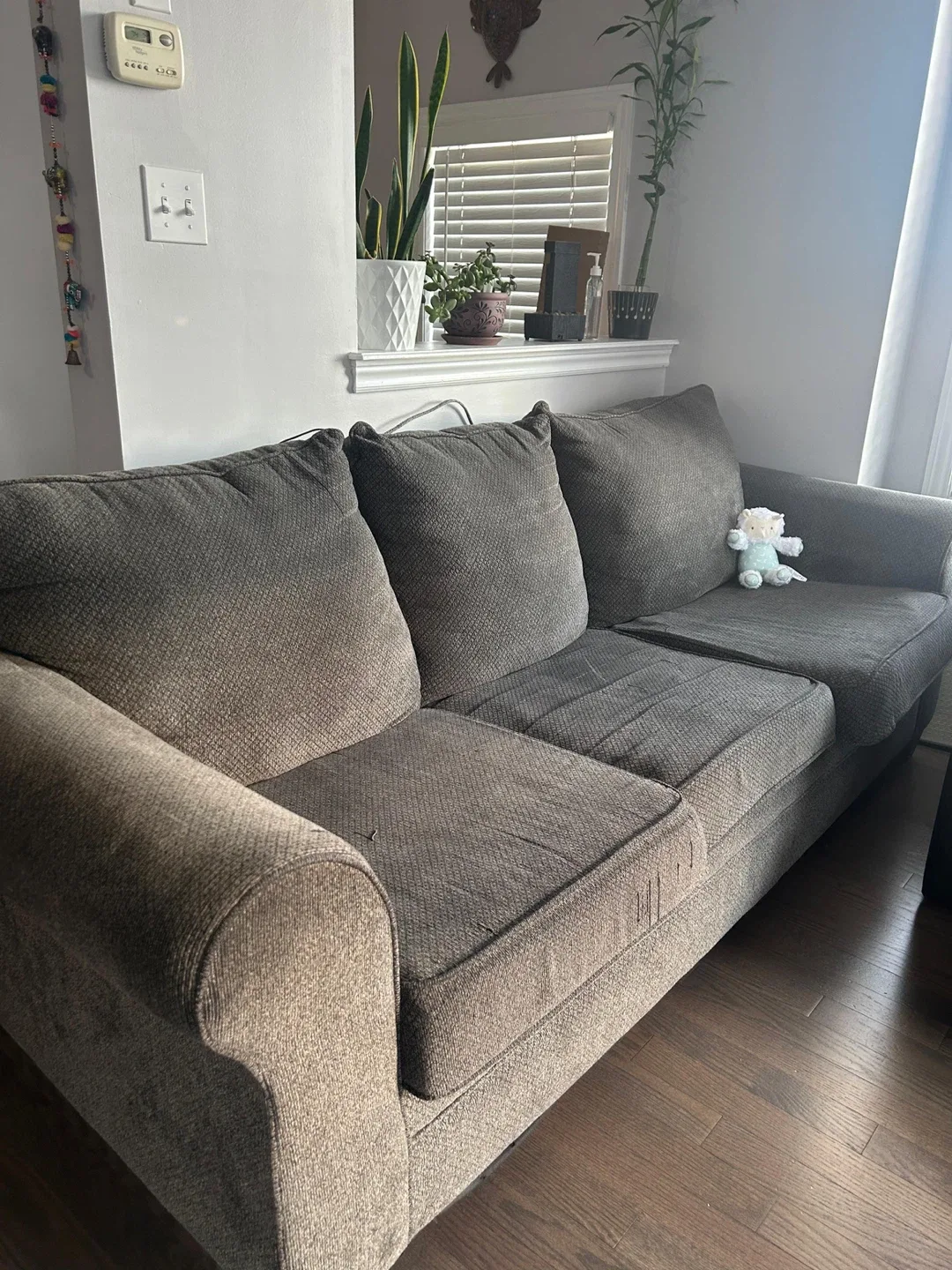 80$ Comfortable Three-Seat Sofa - Grey image indicator(3)