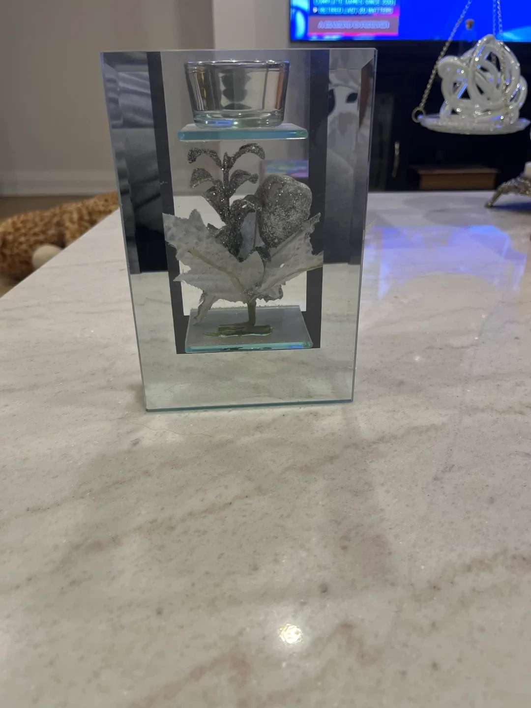 Mirrored Candle Holder with Floral Accent image indicator(4)