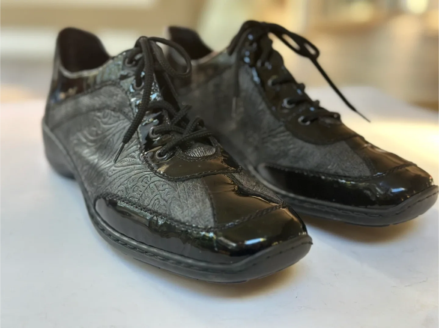 Like NEW ! RIEKER Leather Sneakers Size EUR 40 / US 9-9.5 image indicator(2)