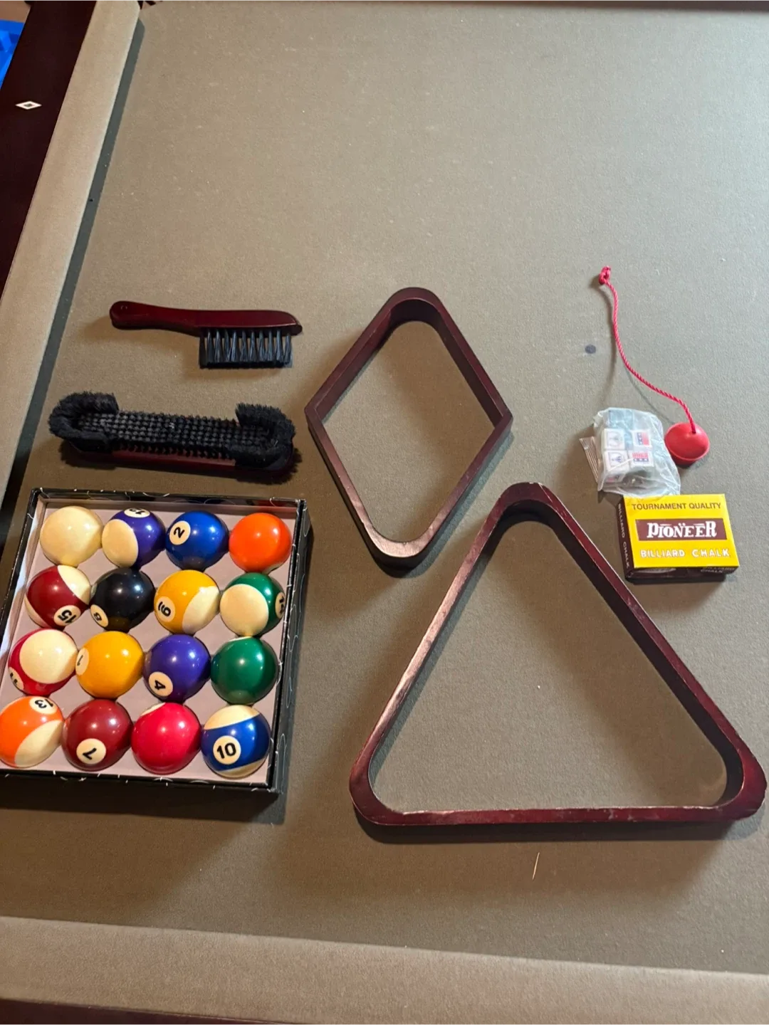 Le Baron Authentic 8ft Pool Table with Accessories image indicator(4)