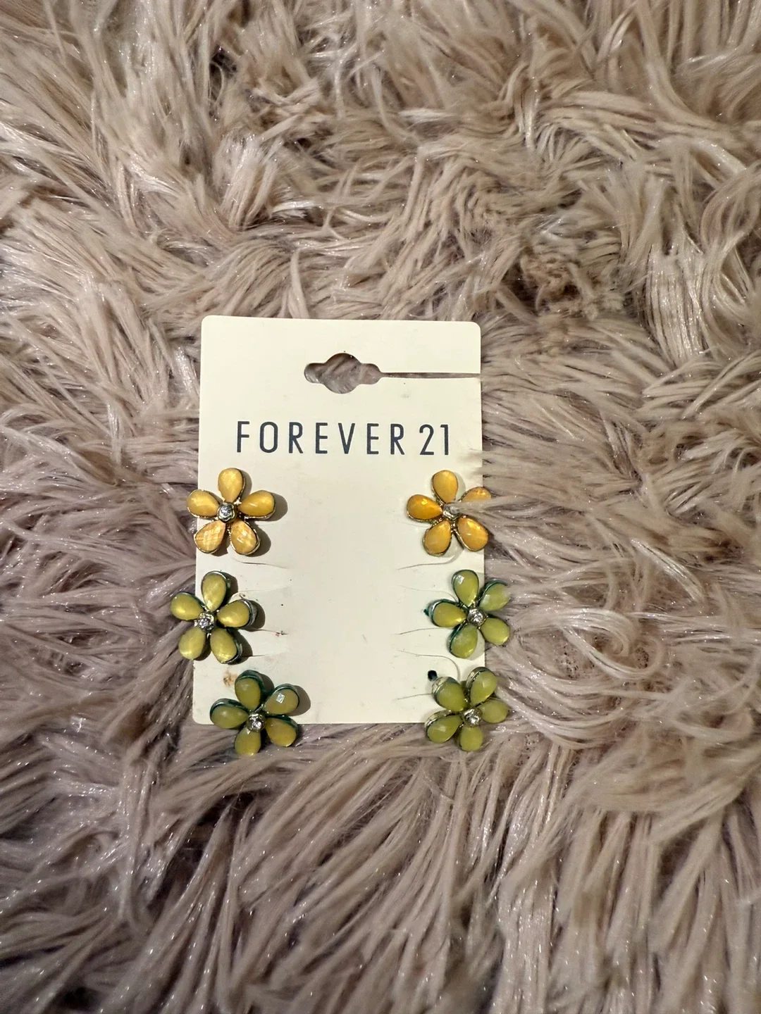 Collection of earrings image indicator(6)