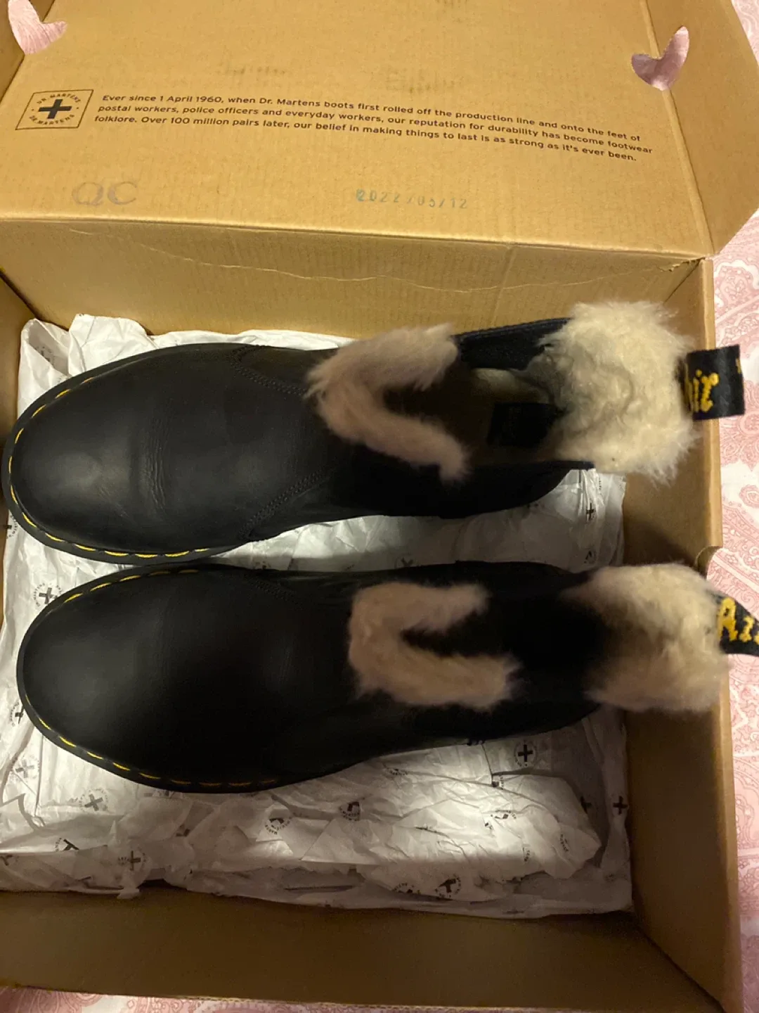 Dr. Martens 2976 Leonore Fur-Lined Chelsea Boots - US 7 image indicator(4)