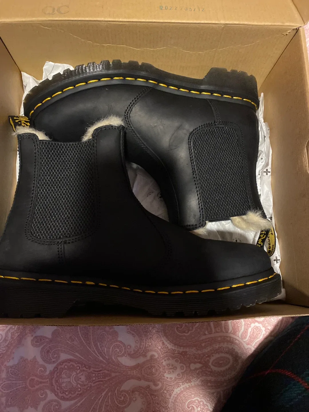Dr. Martens 2976 Leonore Fur-Lined Chelsea Boots - US 7 image indicator(5)