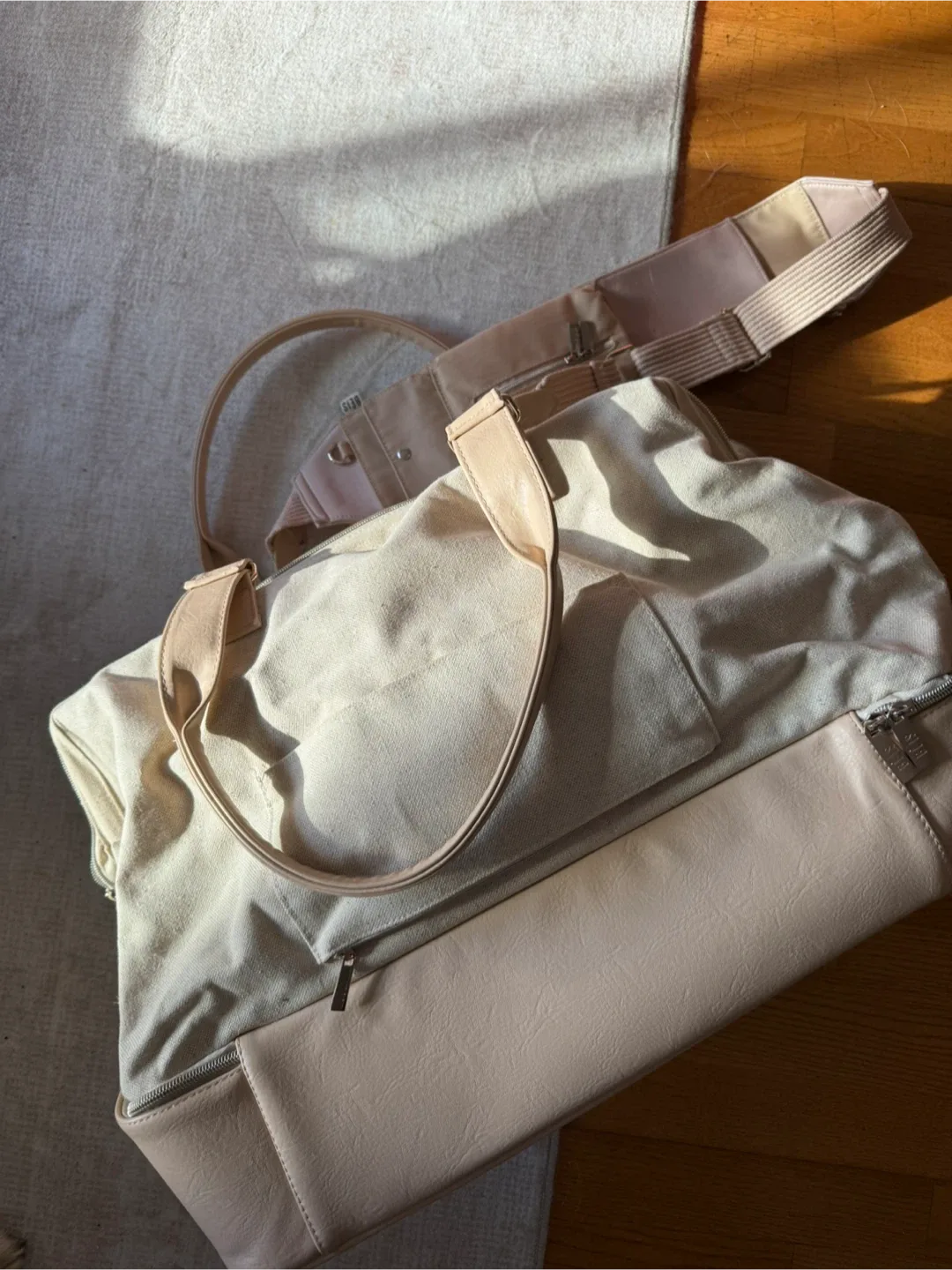 Béis The Weekender Beige Tote Bag image indicator(2)
