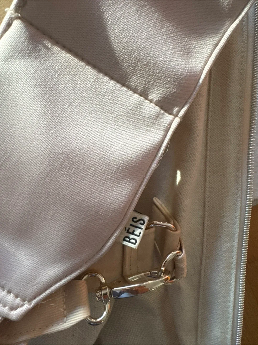 Béis The Weekender Beige Tote Bag image indicator(4)