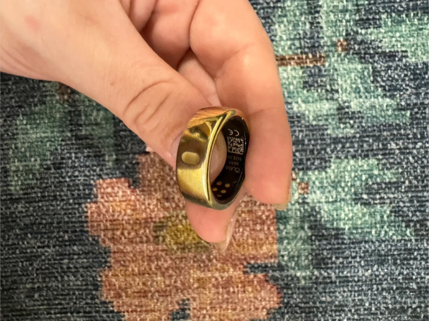 Gold Oura Ring Gen 3 - Size 9 image indicator(4)