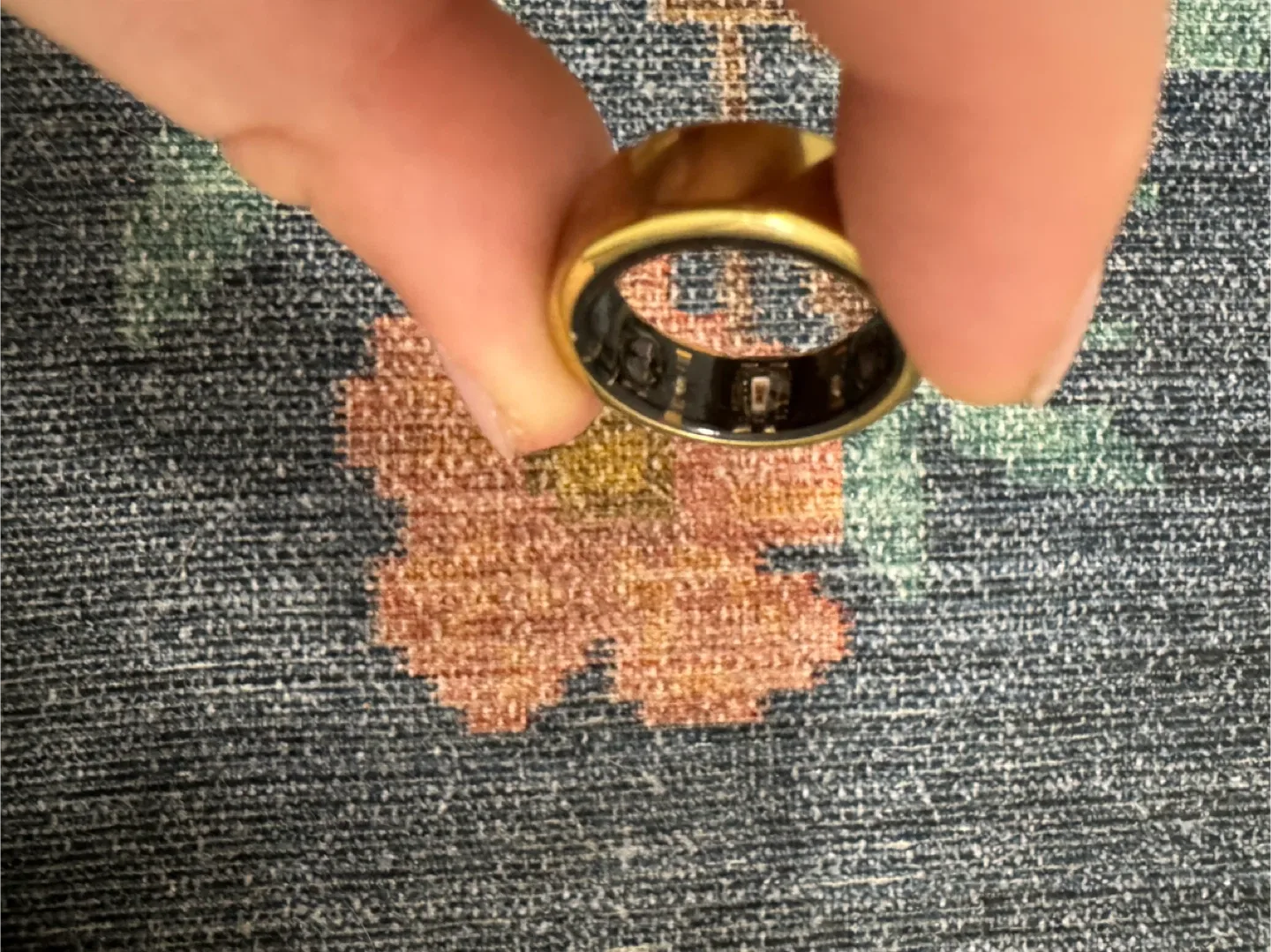 Gold Oura Ring Gen 3 - Size 9 image indicator(5)