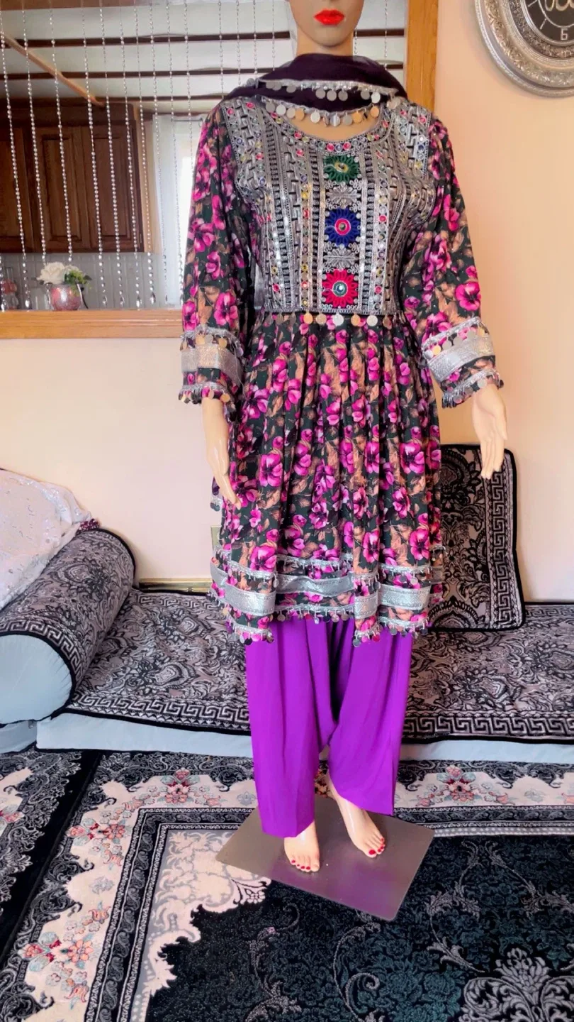 Afghan Traditional Dress image indicator(2)