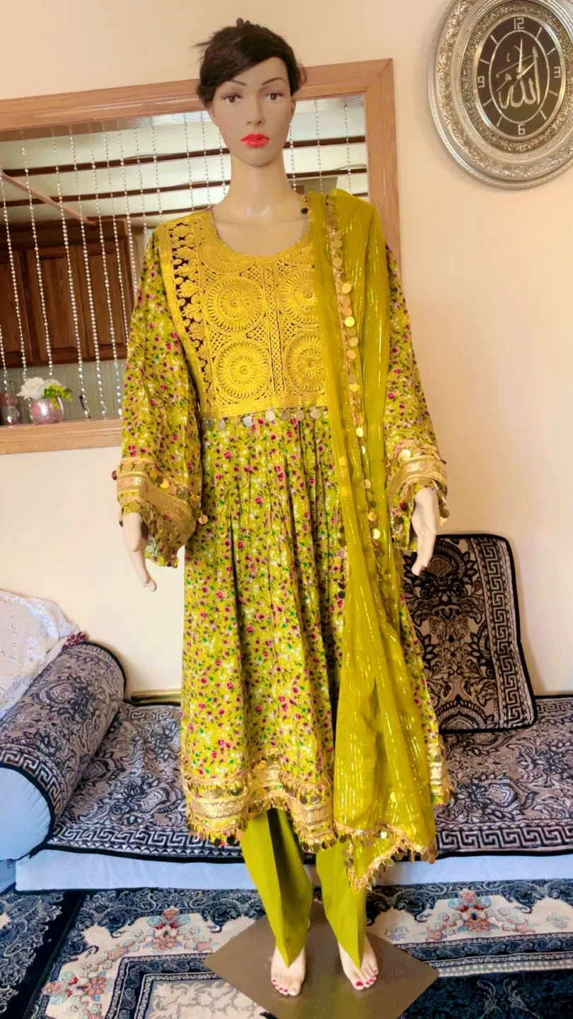 Afghan Traditional Dress image indicator(6)