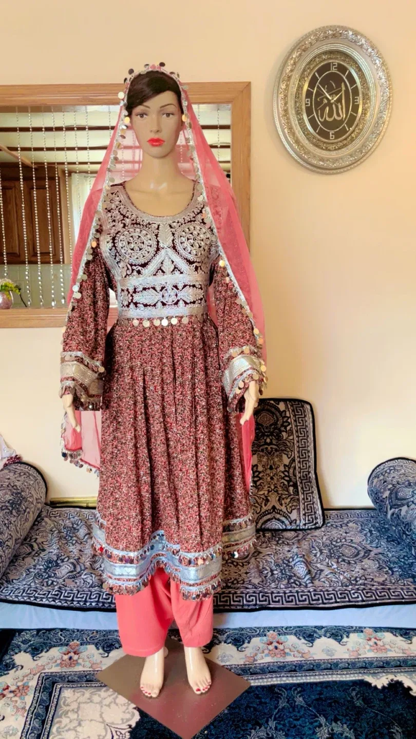 Afghan Traditional Dress image indicator(3)