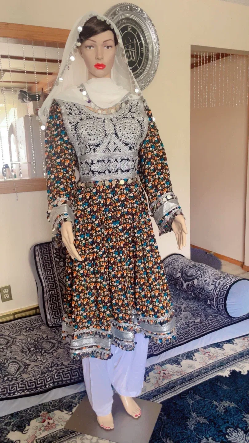 Afghan Traditional Dress image indicator(10)