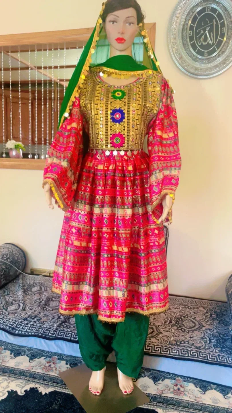 Afghan Traditional Dress image indicator(4)