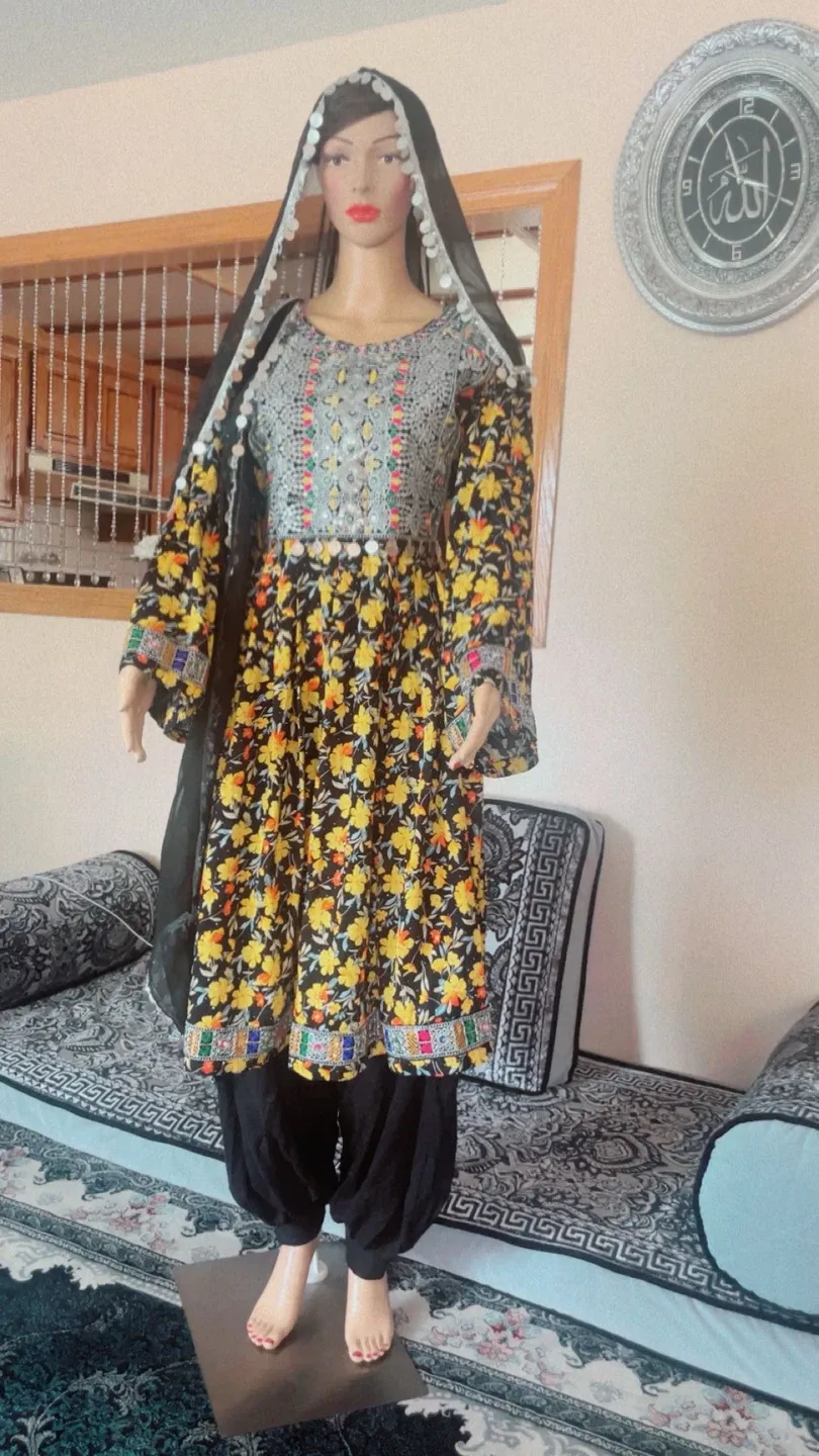 Afghan Traditional Dress image indicator(9)