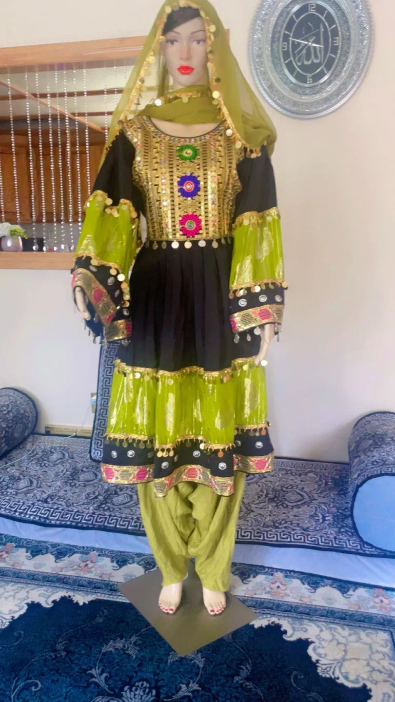 Afghan Traditional Dress image indicator(10)