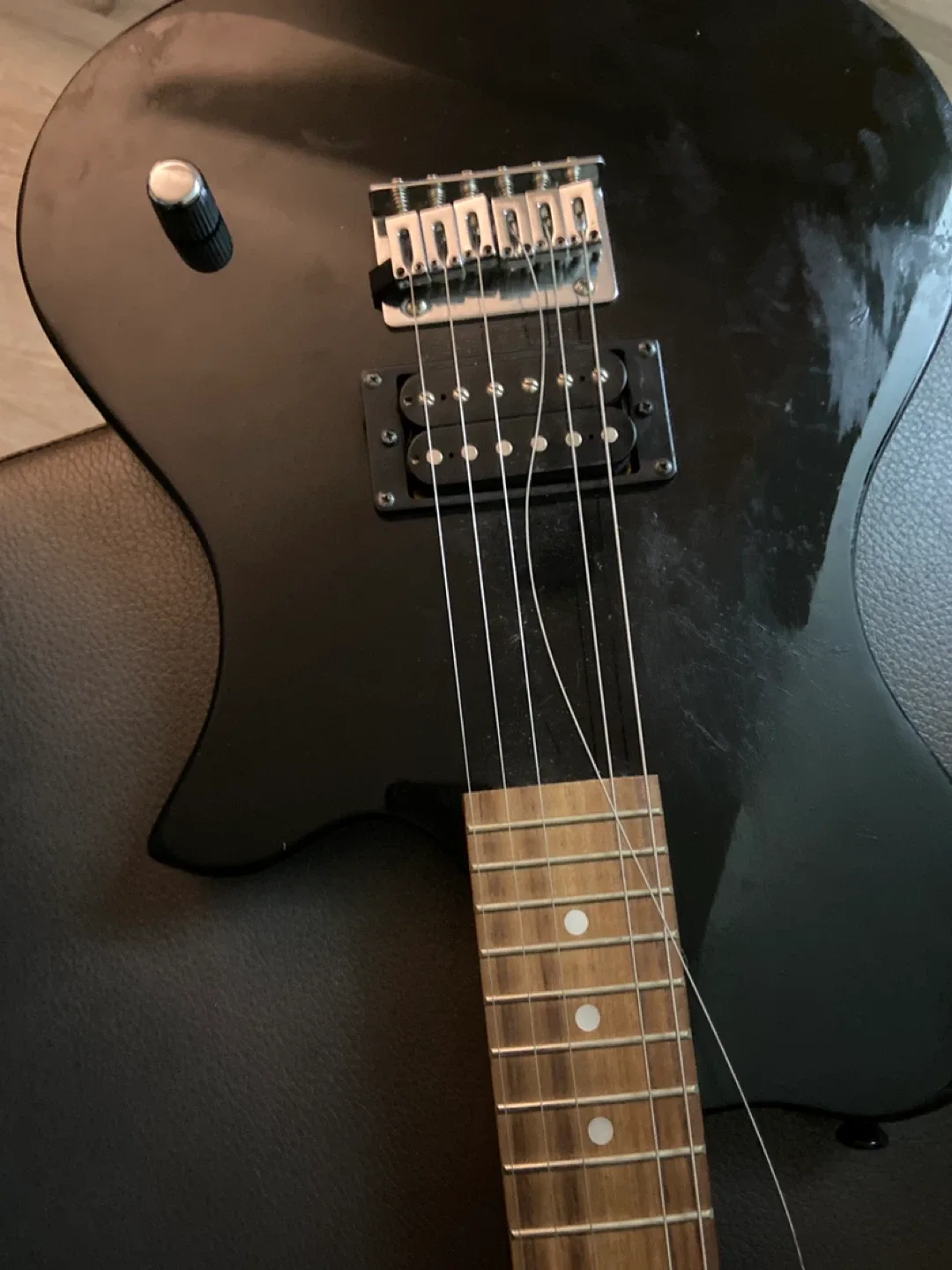 Donner First Act PB536 Electric Guitar with Gig Bag image indicator(2)