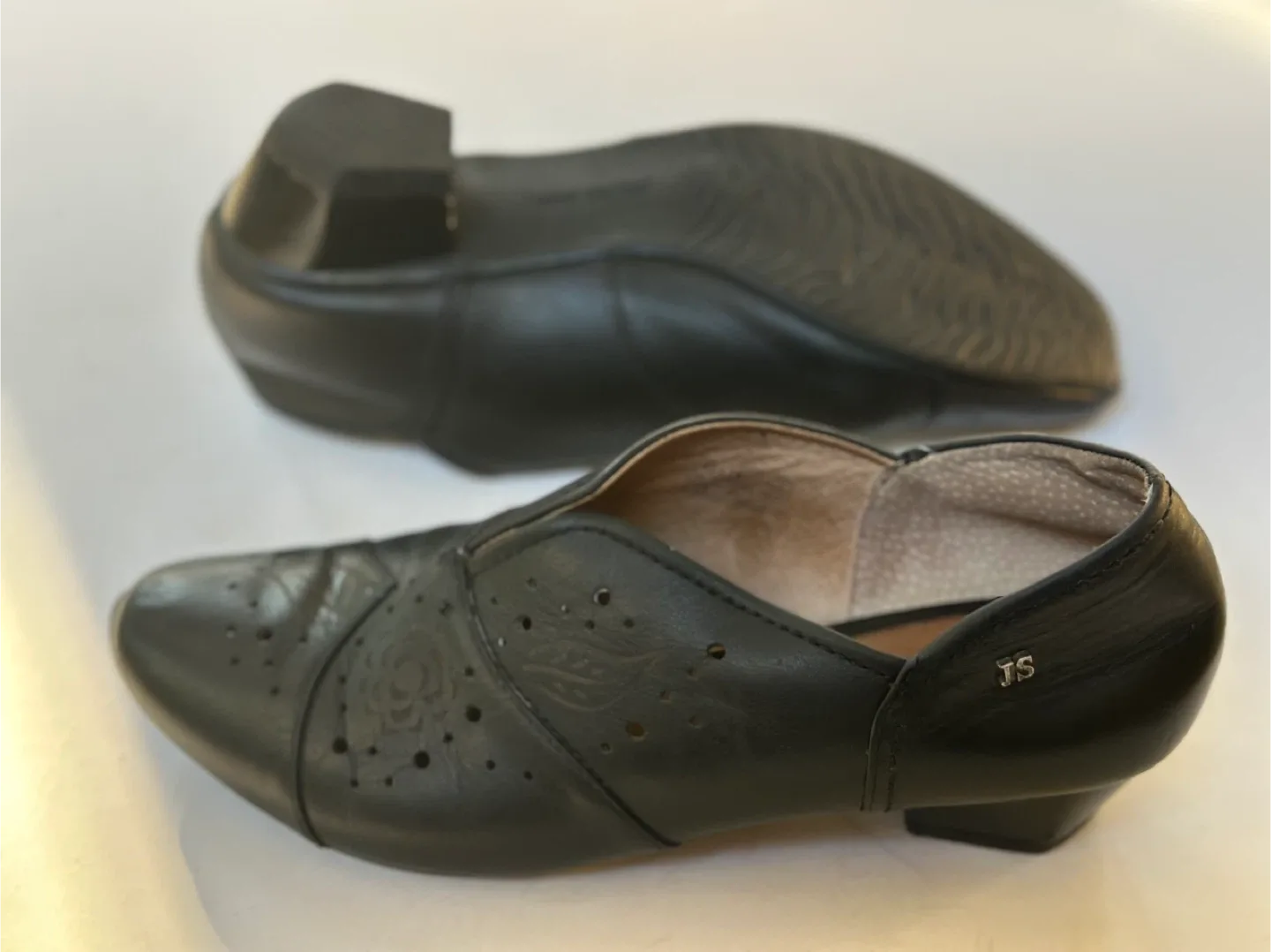 JOSEF SEIBEL  Black Leather slip on Shoes. Size: 39/ US 8-8.5 image indicator(4)