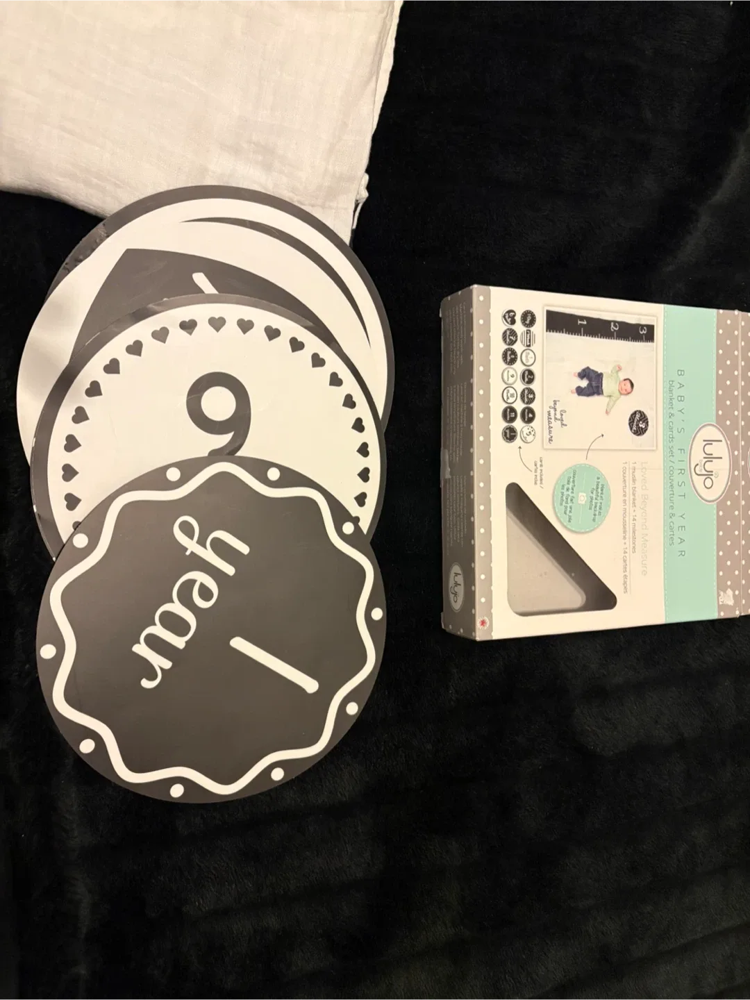 lulujo Baby's First Year Blanket & Cards Set - New image indicator(6)