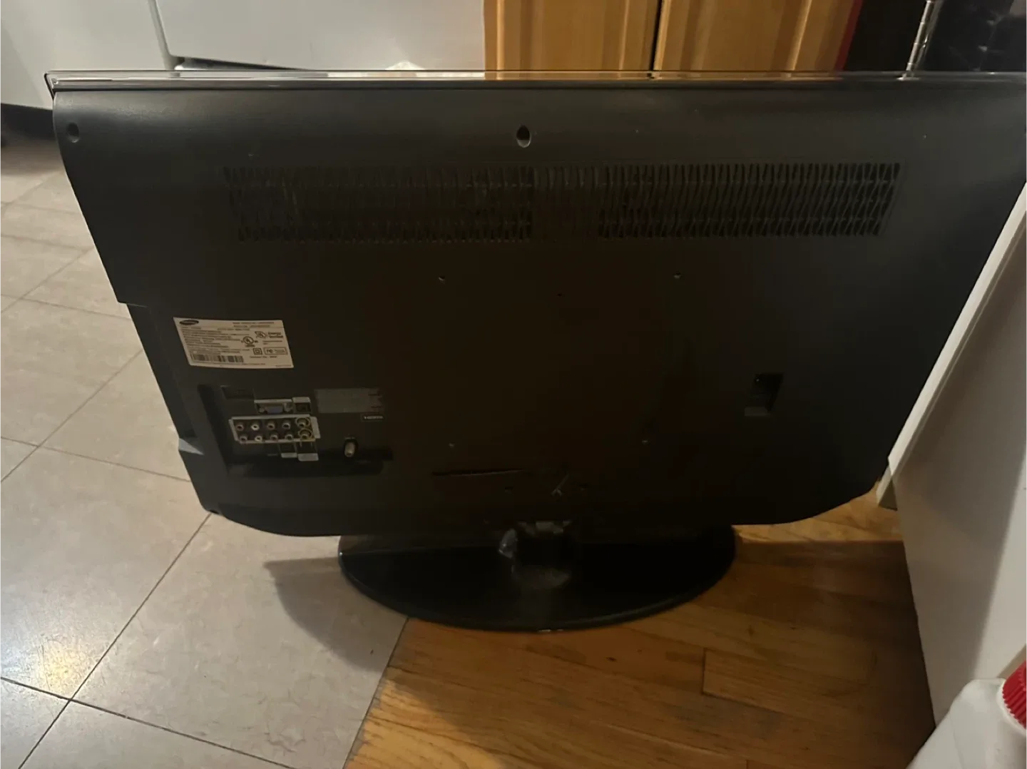 Samsung LCD TV - Great Condition image indicator(2)