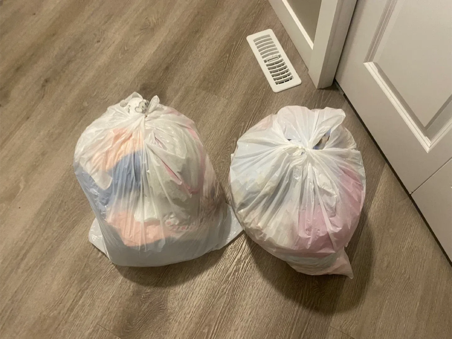 Bags of baby clothes image indicator(2)