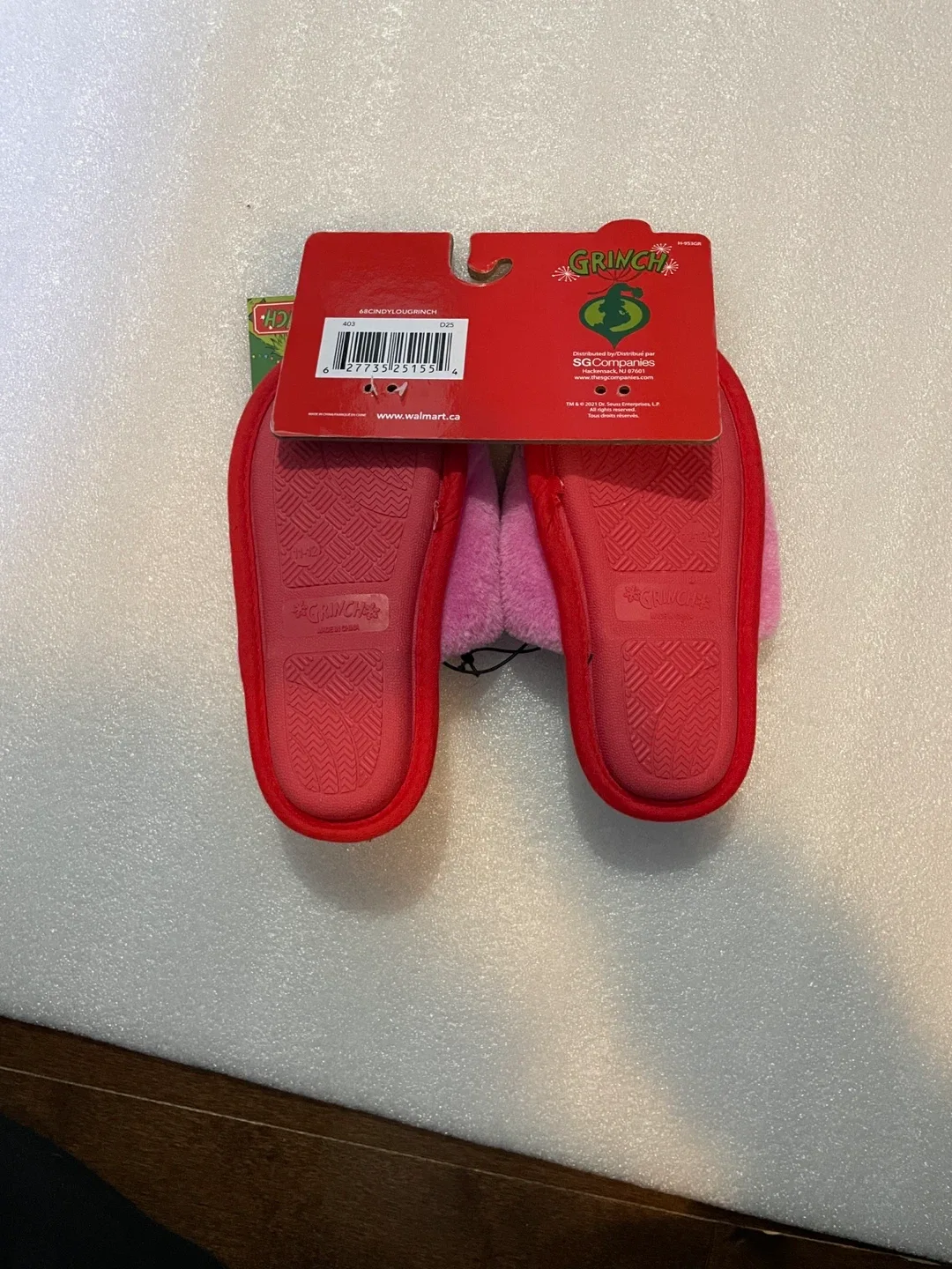 New Grinch Girls Slippers - Size 11-12 image indicator(3)
