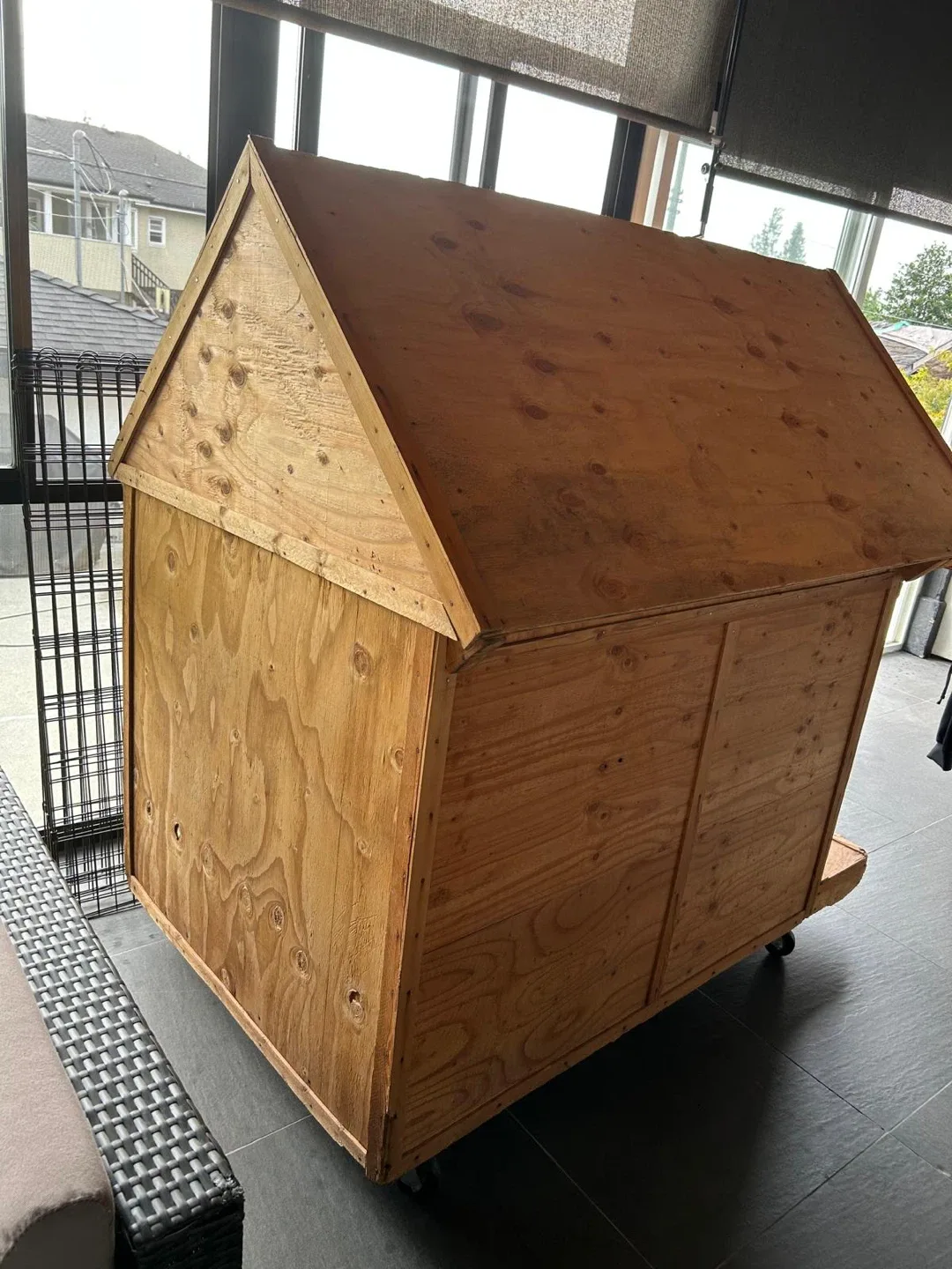 Wooden Dog House image indicator(2)