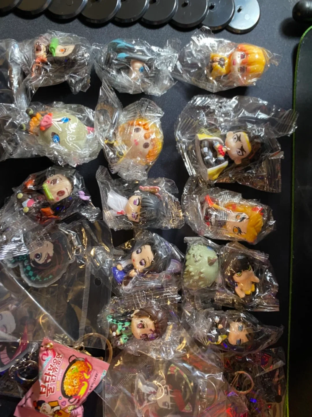 5$ Demon slayer figurines and keychains! image indicator(2)