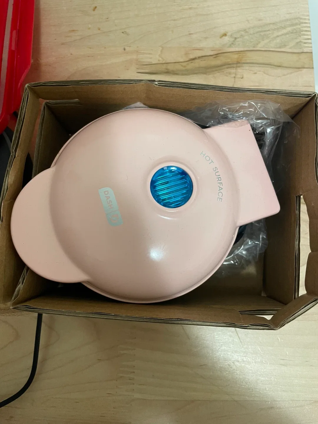 Dash Mini Waffle Maker - Pink - in Box image indicator(2)