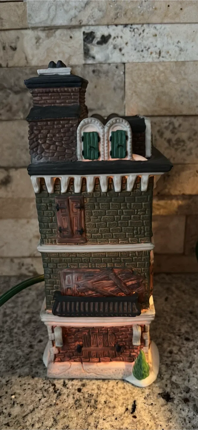 Department 56 Dickens' Village - The Flat of Ebenezer Scrooge image indicator(3)