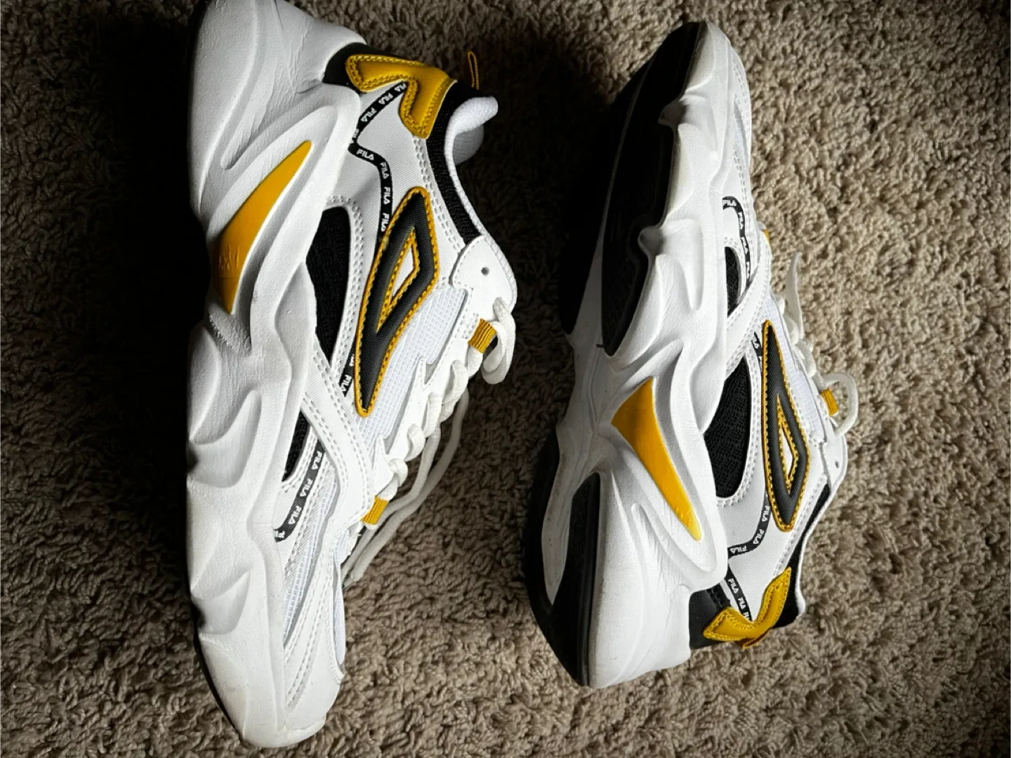 Fila White Sneakers US 9 image indicator(3)