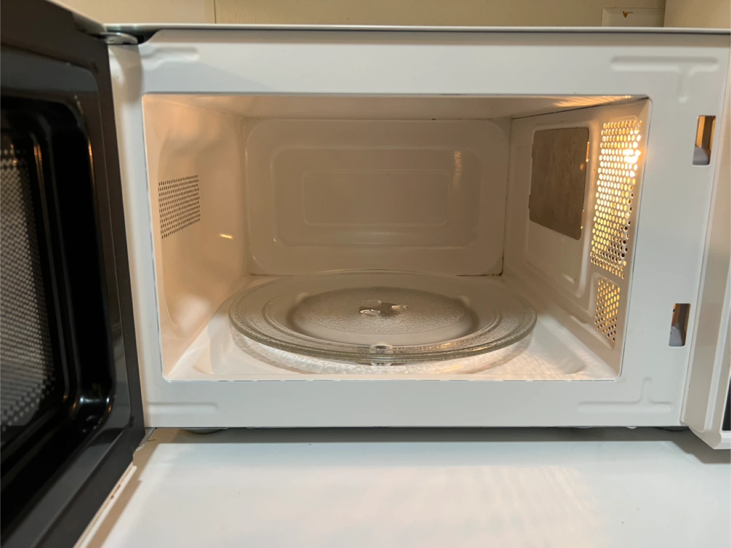 Microwave Oven - photo 2