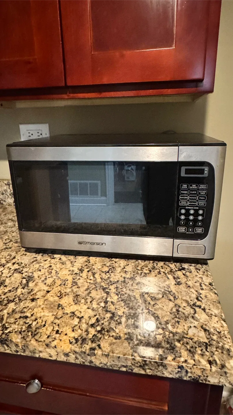 Emerson Microwave Oven