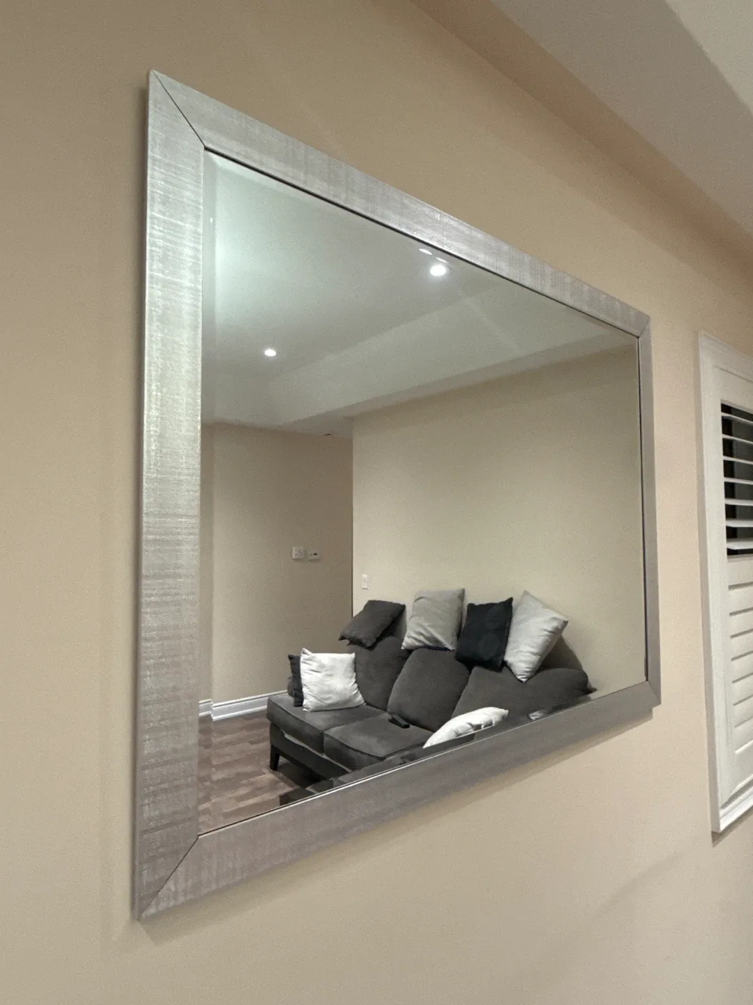 Large Wall Mirror with Silver Frame image indicator(2)