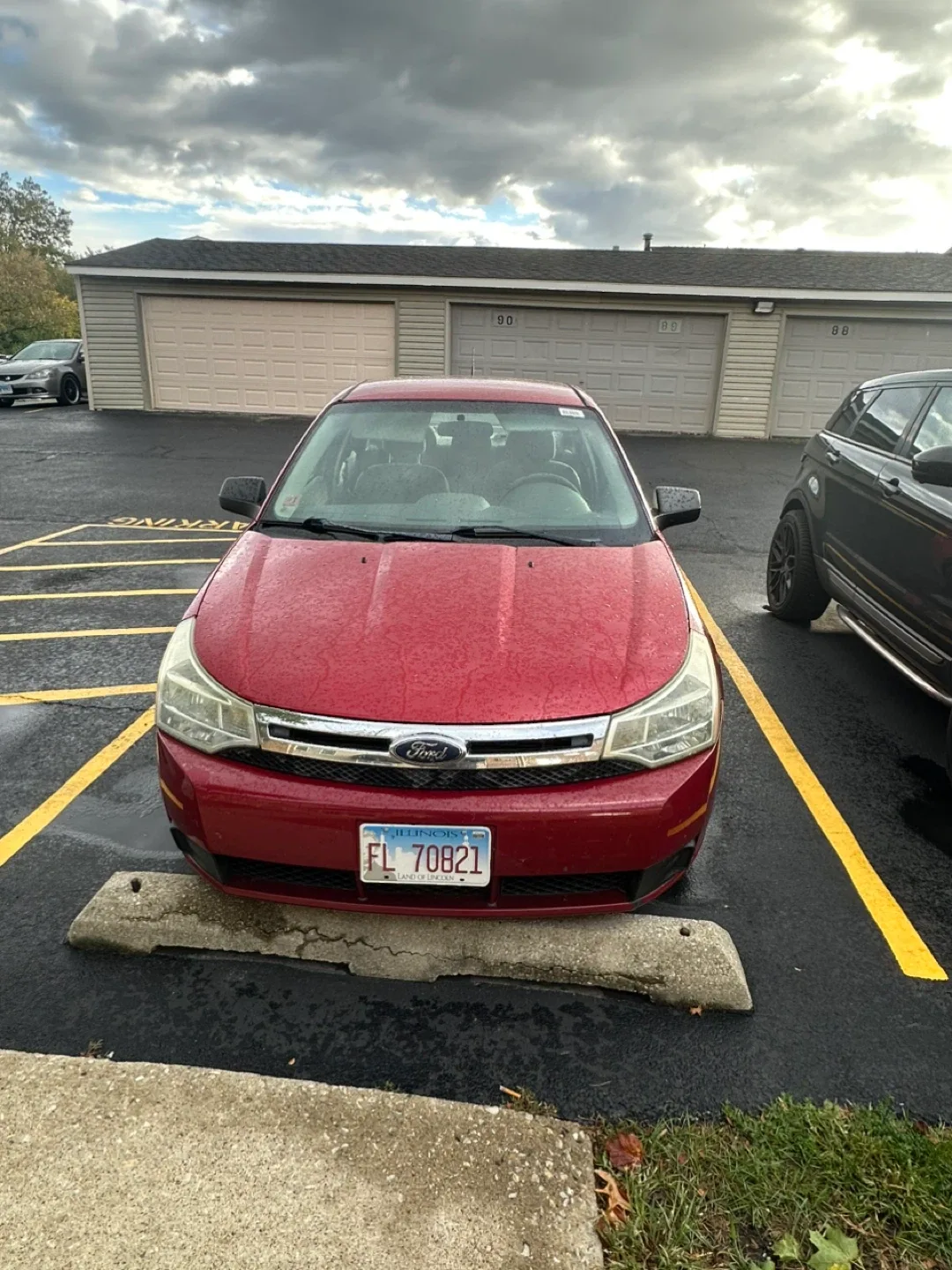 Red Ford Focus Sedan image indicator(2)