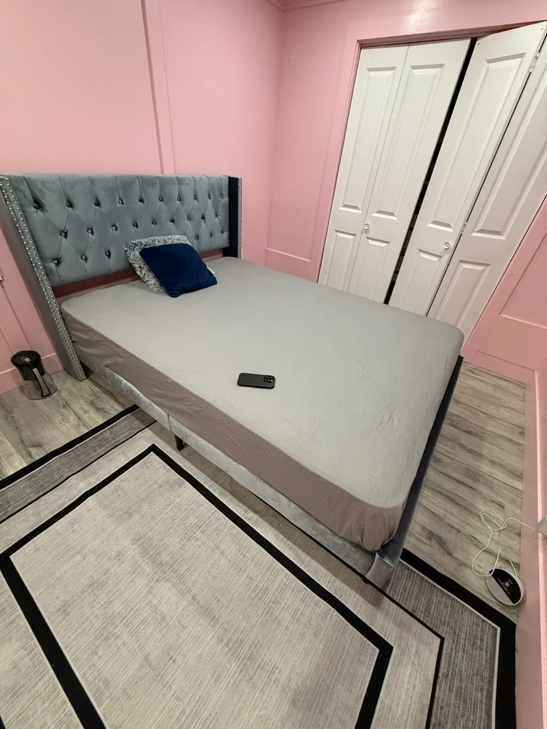 Upholstered Bed Frame - Gray image indicator(2)