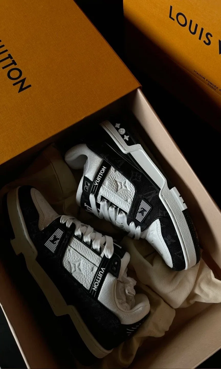 Louis Vuitton Trainer Sneaker thumbnail