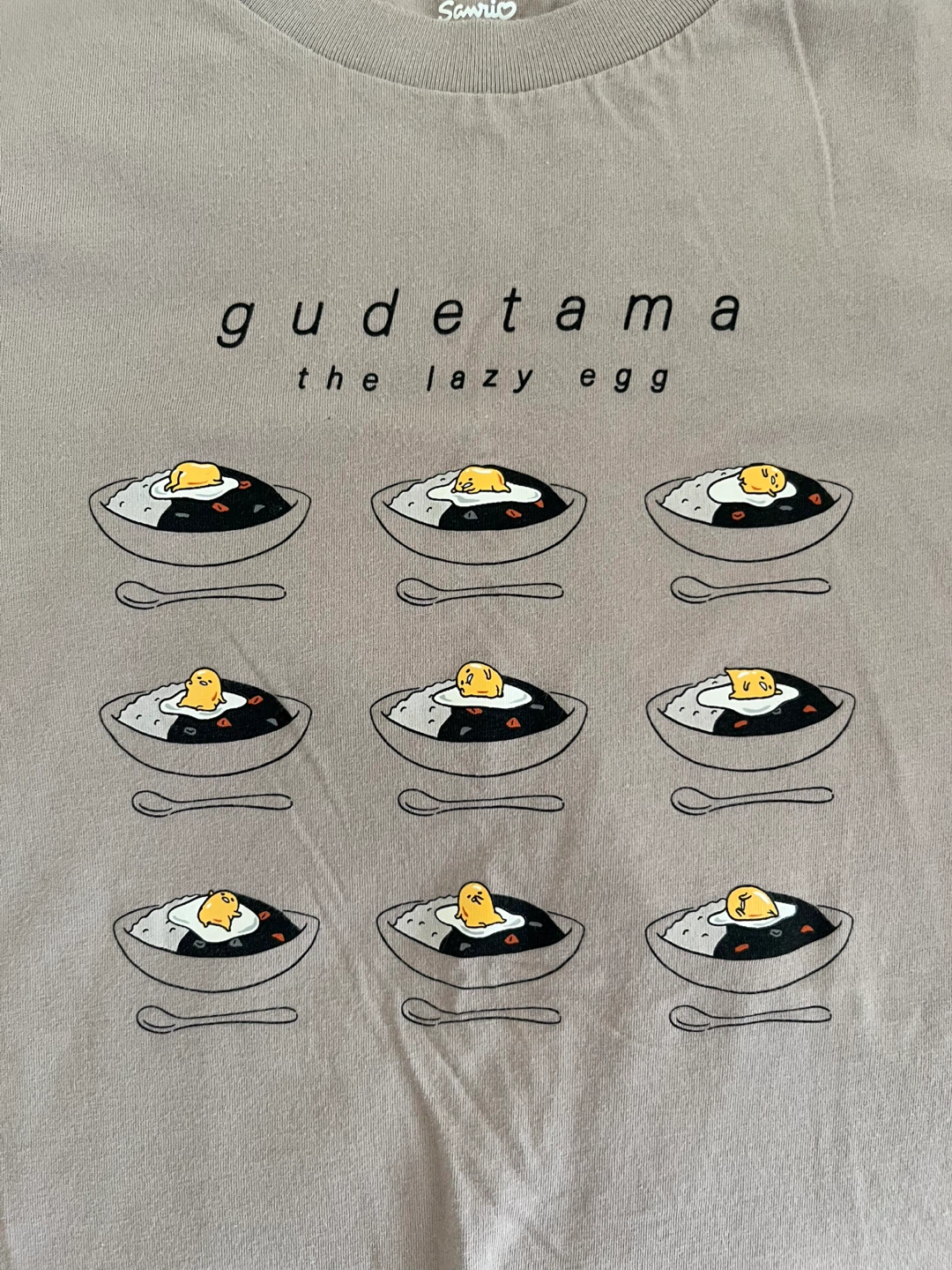 Uniqlo Unisex Gudetama Graphic Tee - photo 2