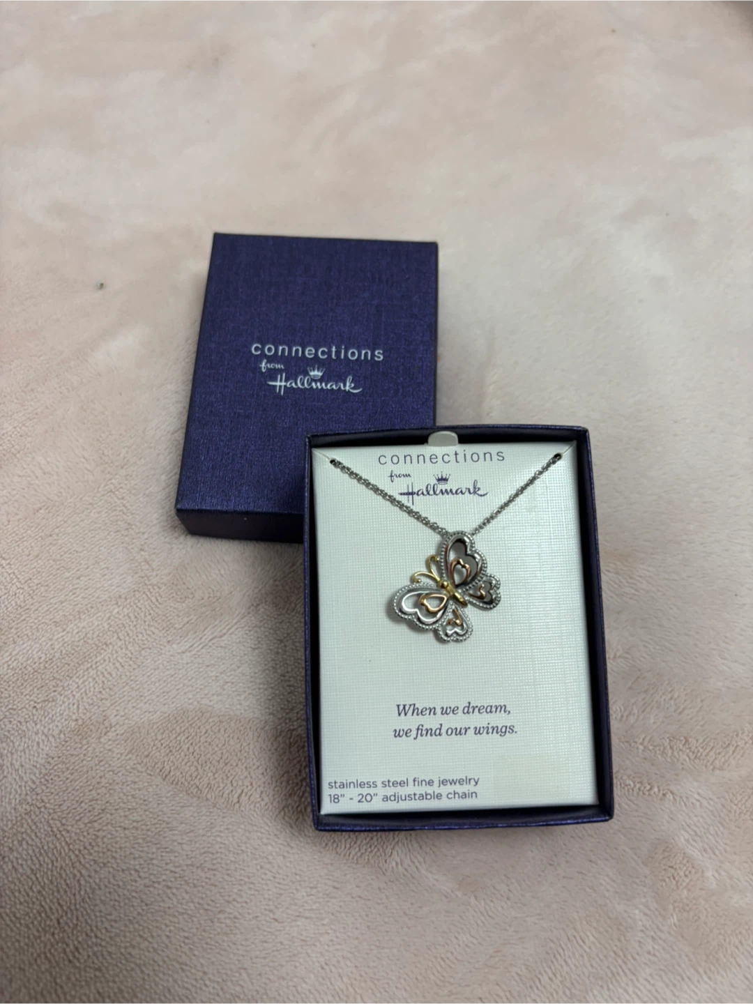 Hallmark Connections Butterfly Necklace - New in Box! - photo 2