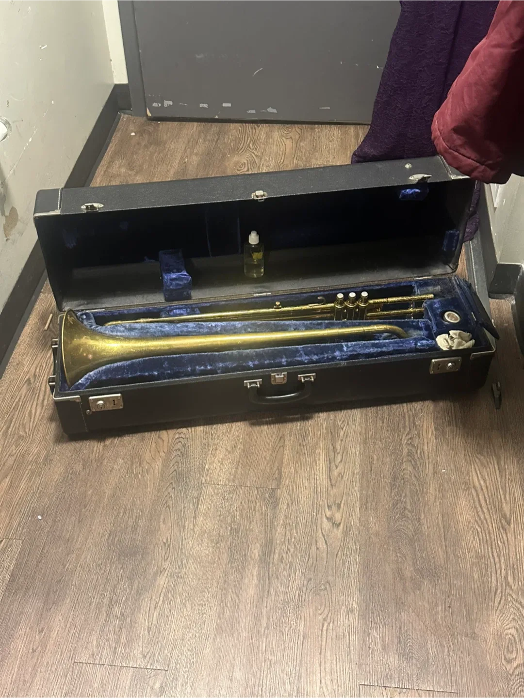 King liberal 2B H.N White Era 1950 used Trombone with Case image indicator(6)