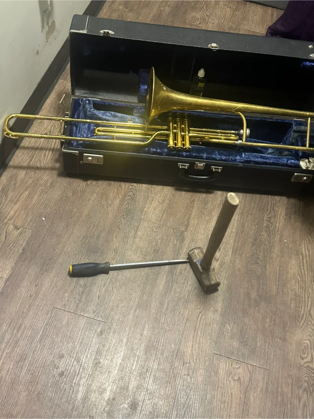 King liberal 2B H.N White Era 1950 used Trombone with Case image indicator(8)