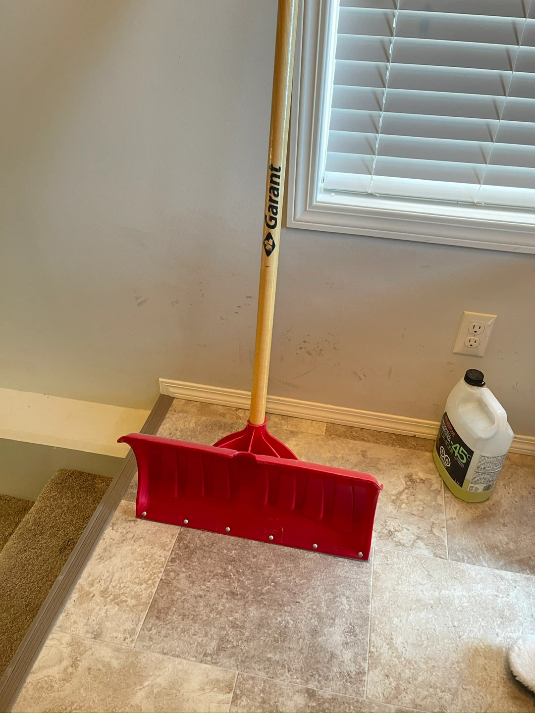 Garant Red Snow Shovel