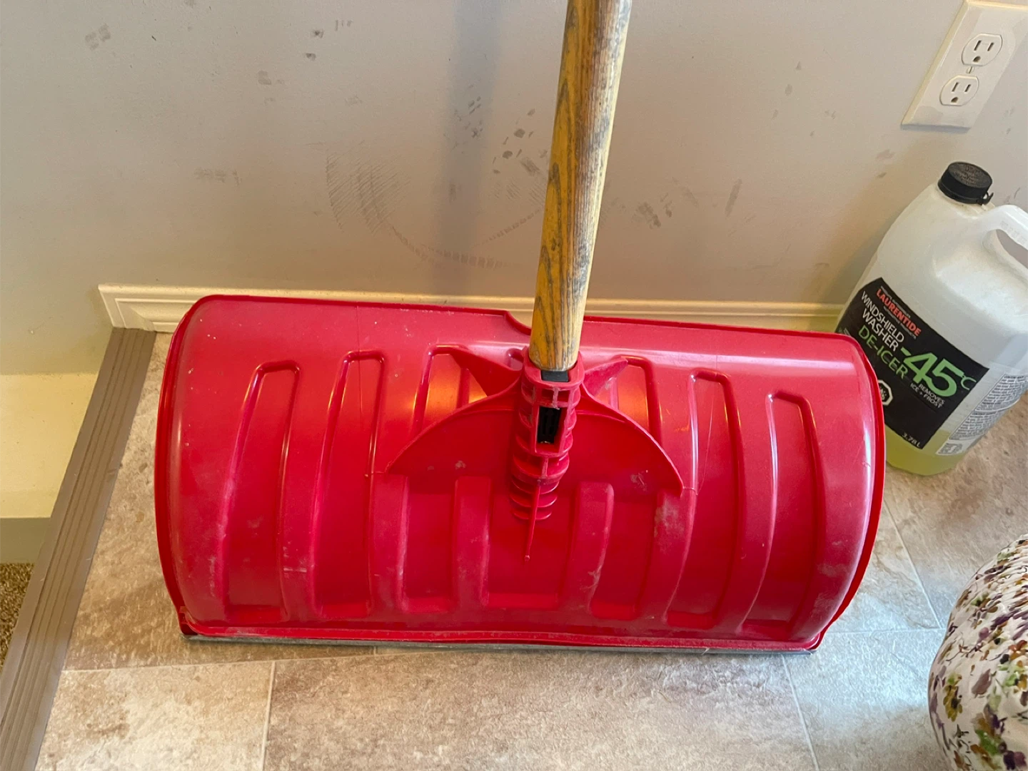Garant Red Snow Shovel - photo 4