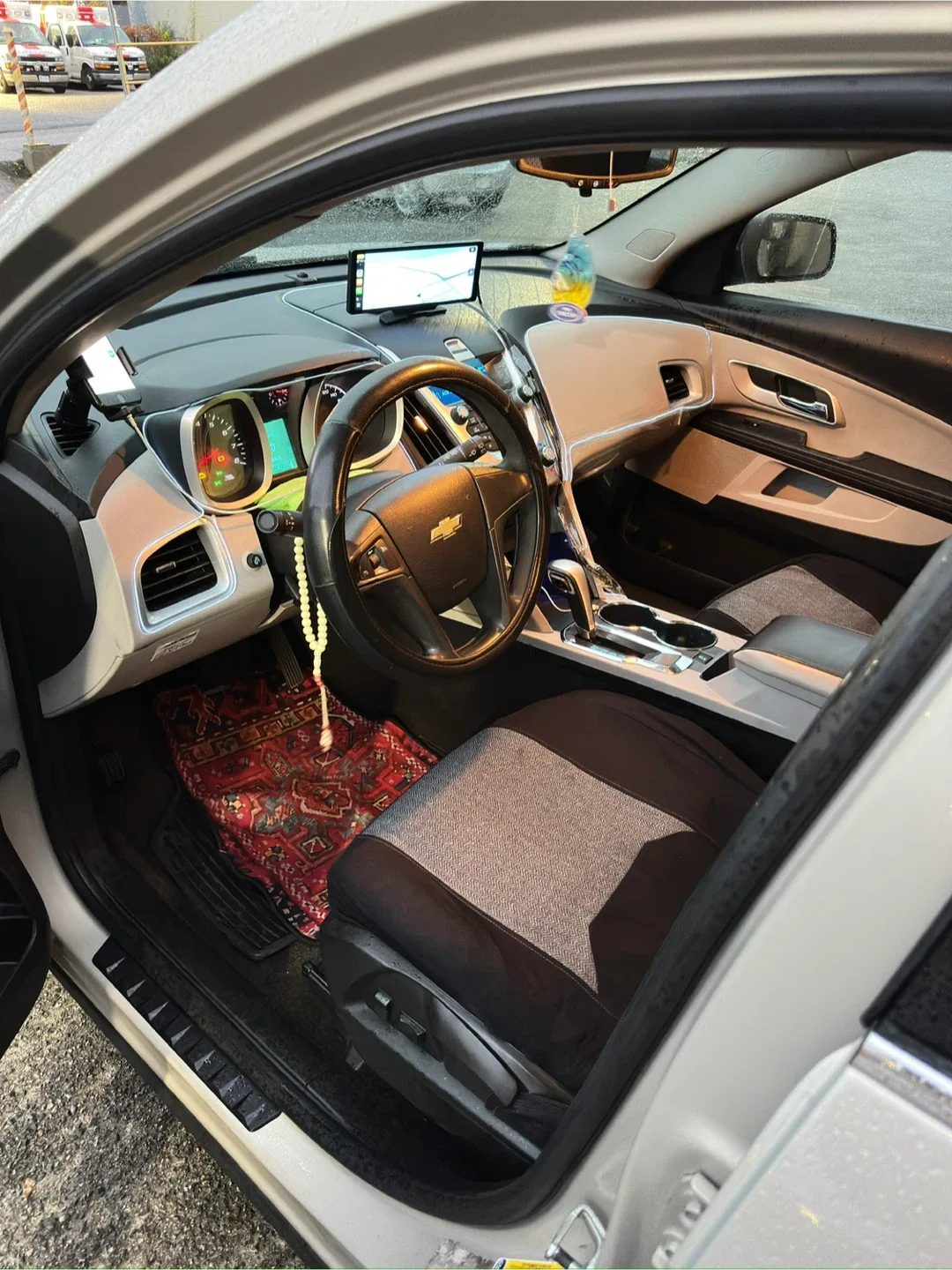 AWD SUV  2011 Chevrolet Equinox  New Brakes/Tires | Carplay image indicator(4)