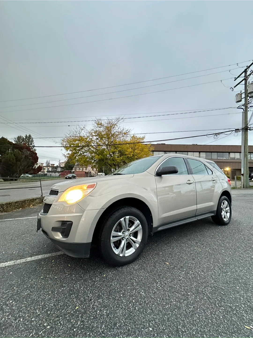 AWD SUV  2011 Chevrolet Equinox  New Brakes/Tires | Carplay image indicator(8)