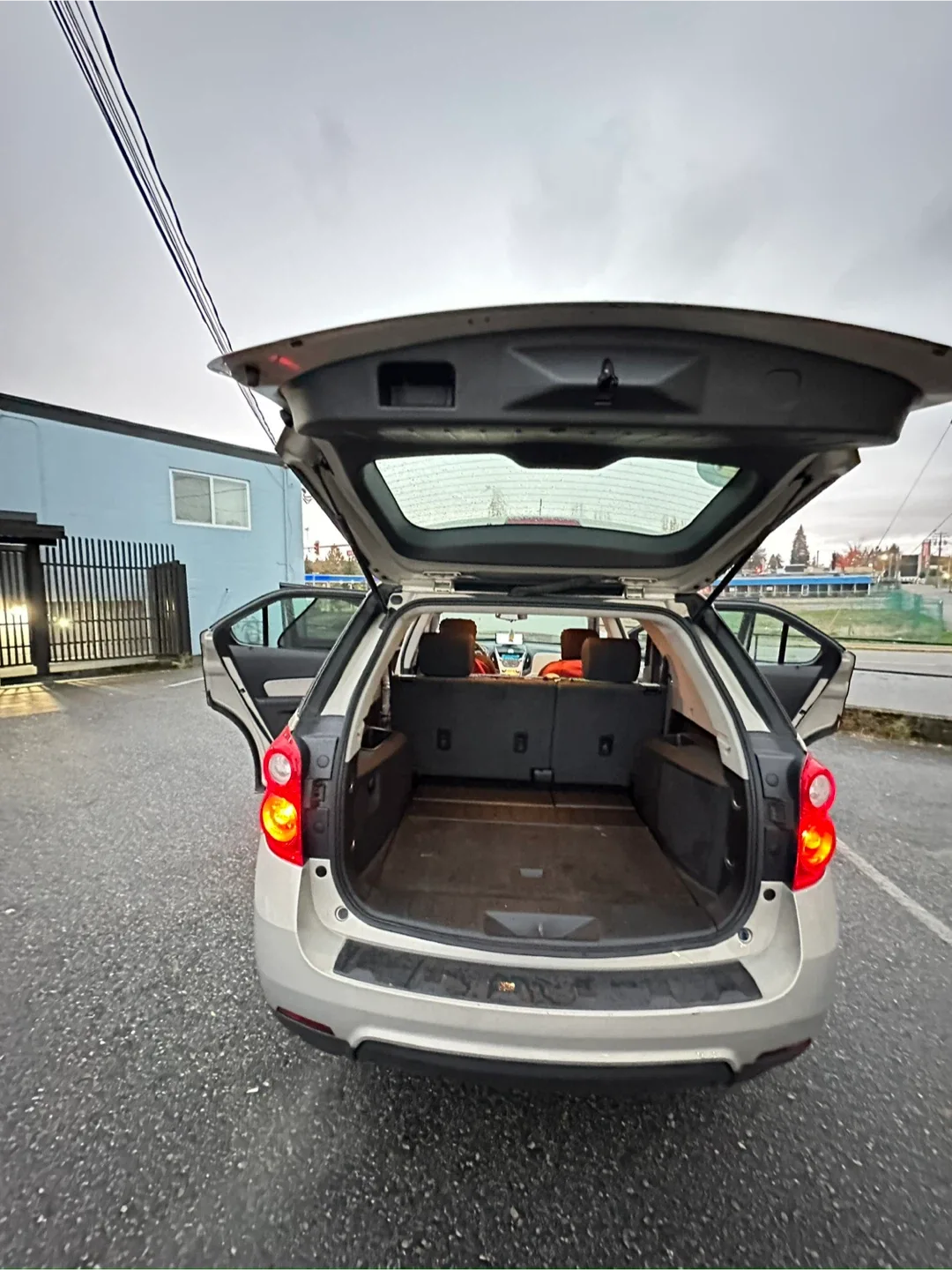 AWD SUV  2011 Chevrolet Equinox  New Brakes/Tires | Carplay image indicator(6)