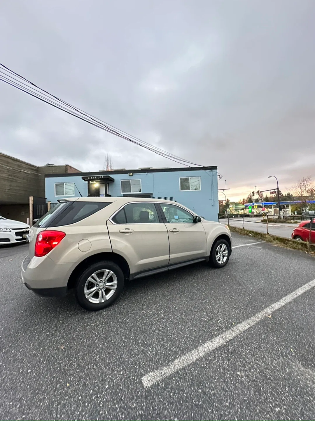 AWD SUV  2011 Chevrolet Equinox  New Brakes/Tires | Carplay image indicator(9)