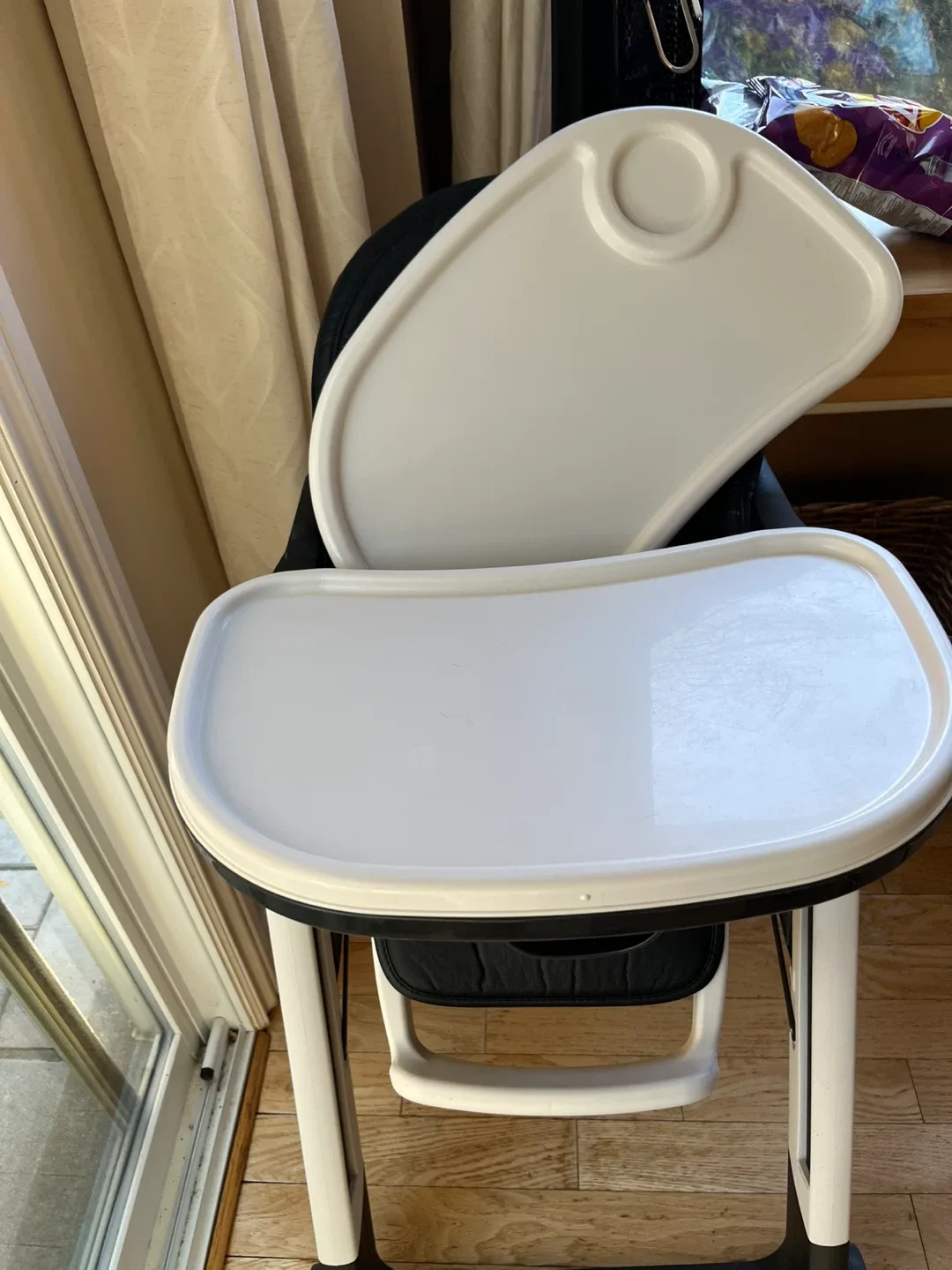 Peg-Perron High Chair with removable tray image indicator(2)