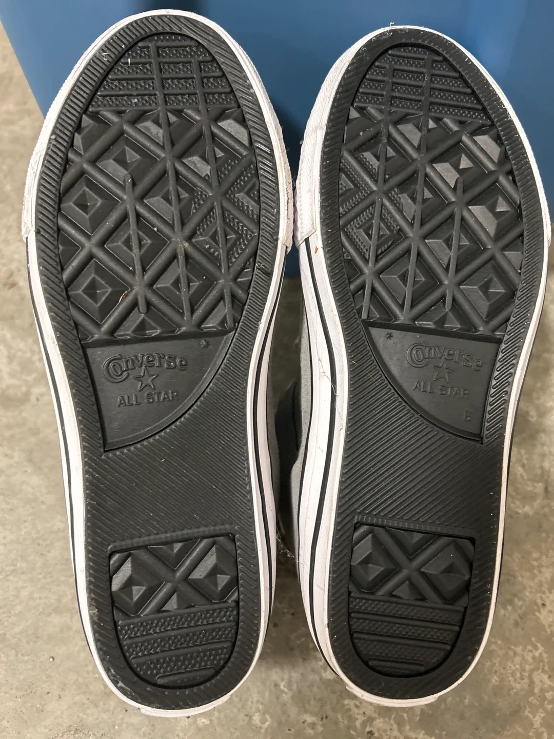 Converse All Star High Top Sneakers - Size 6 (Youth) image indicator(2)