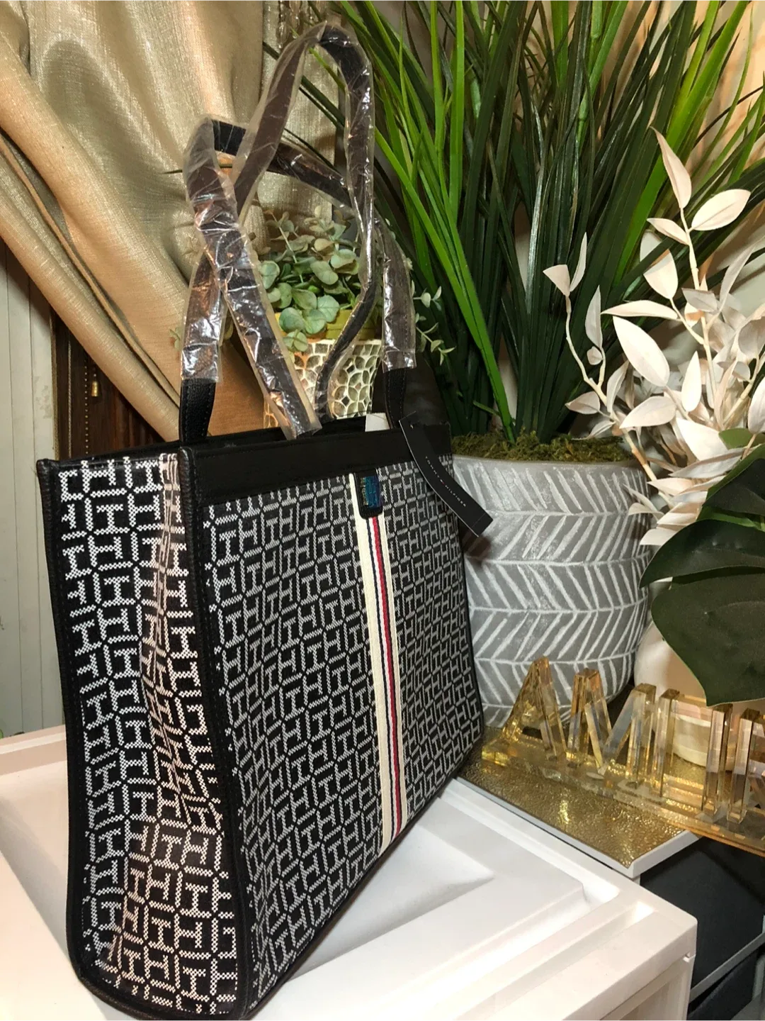 Tommy Hilfiger Tote Bag - Black/White Pattern image indicator(2)